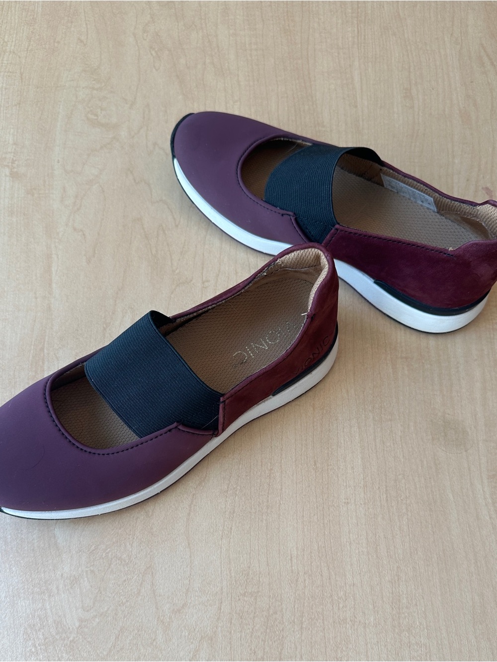 Vionic Cadee Women’s Slip-On Loafers in Wine - Size 5 - Picture 3 of 11
